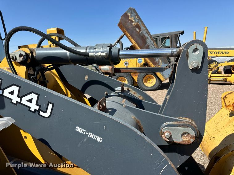 image for item OM9708 2006 John Deere 444J wheel loader