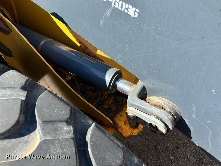 image for item OM9708 2006 John Deere 444J wheel loader