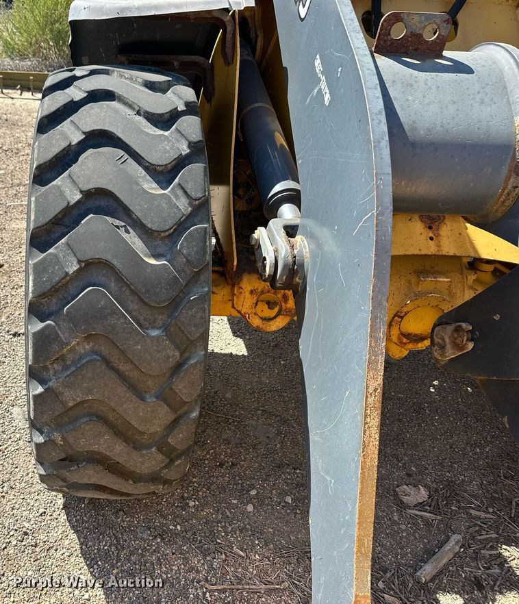 image for item OM9708 2006 John Deere 444J wheel loader
