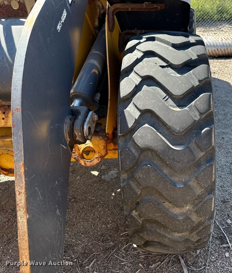 image for item OM9708 2006 John Deere 444J wheel loader