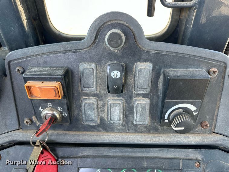 image for item OM9709 2007 John Deere 310J backhoe