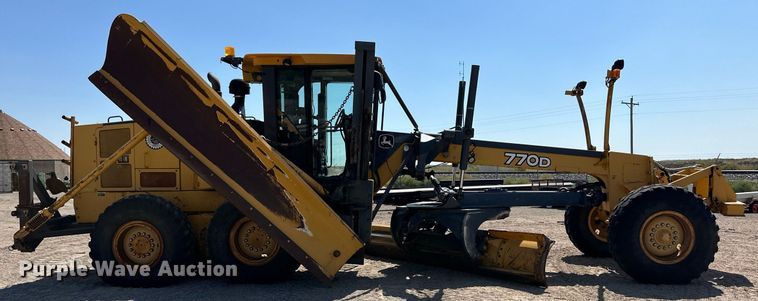 image for item OM9711 2005 John Deere 770D motor grader