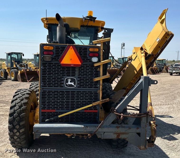 image for item OM9711 2005 John Deere 770D motor grader