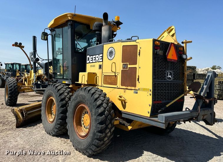 image for item OM9711 2005 John Deere 770D motor grader