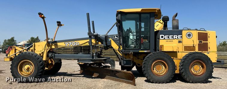image for item OM9711 2005 John Deere 770D motor grader