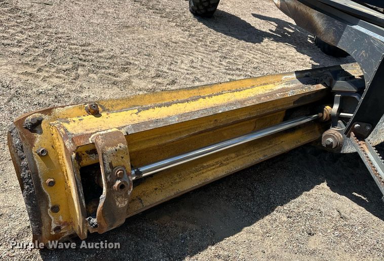 image for item OM9711 2005 John Deere 770D motor grader