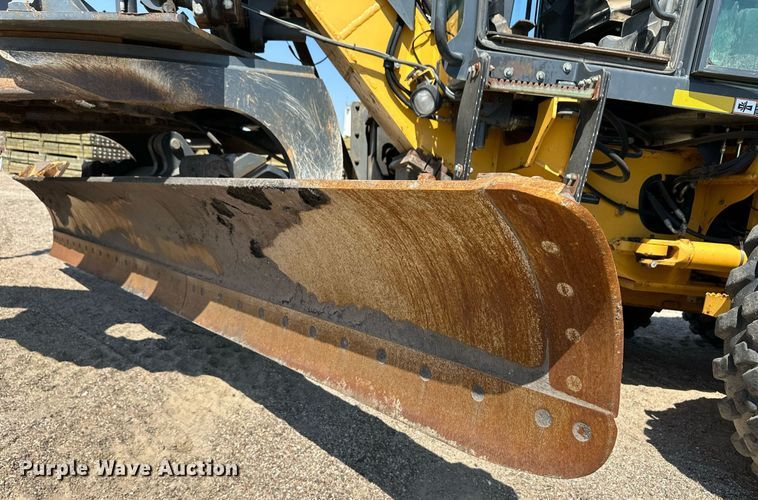 image for item OM9711 2005 John Deere 770D motor grader