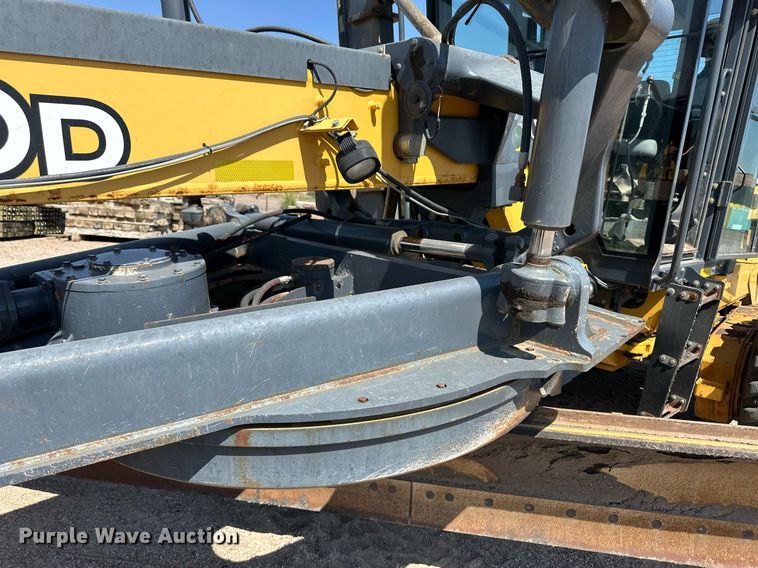 image for item OM9711 2005 John Deere 770D motor grader