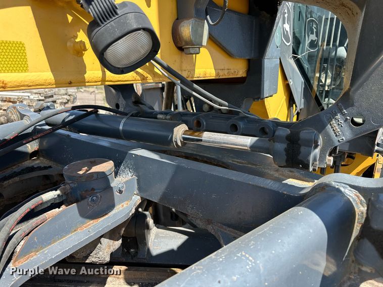 image for item OM9711 2005 John Deere 770D motor grader