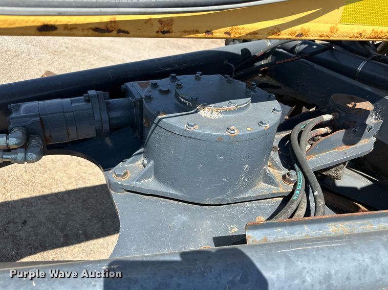 image for item OM9711 2005 John Deere 770D motor grader