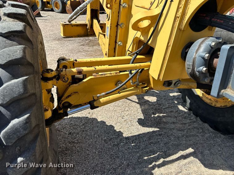 image for item OM9711 2005 John Deere 770D motor grader