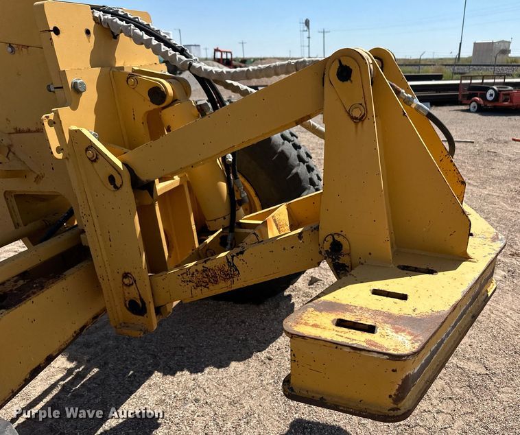 image for item OM9711 2005 John Deere 770D motor grader