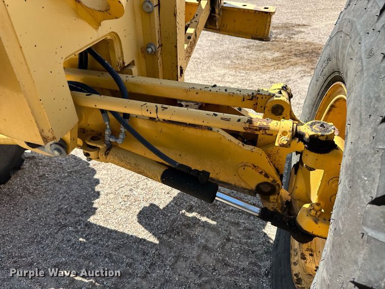 image for item OM9711 2005 John Deere 770D motor grader