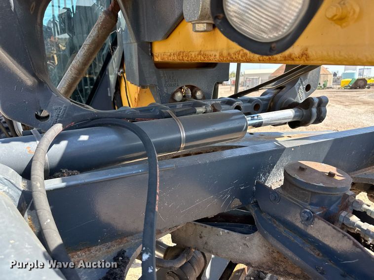 image for item OM9711 2005 John Deere 770D motor grader