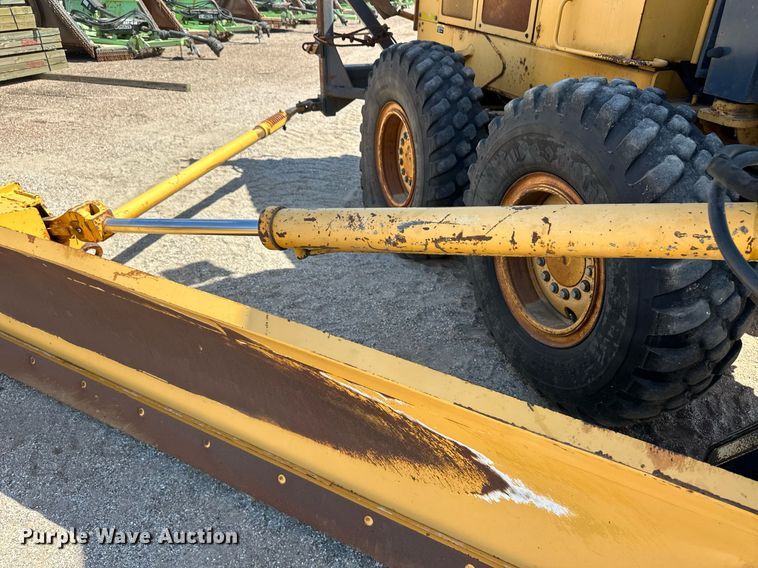 image for item OM9711 2005 John Deere 770D motor grader