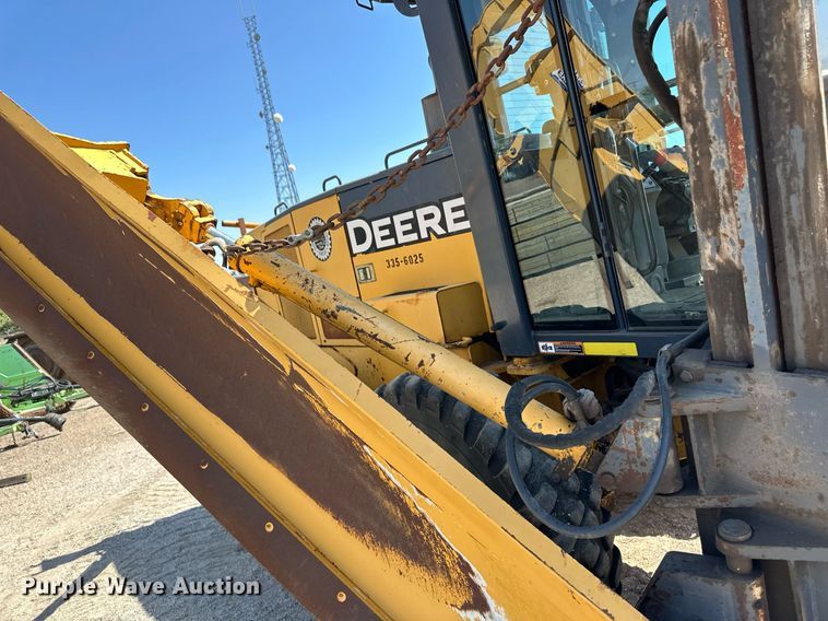 image for item OM9711 2005 John Deere 770D motor grader