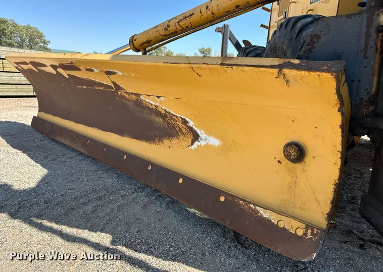 image for item OM9711 2005 John Deere 770D motor grader