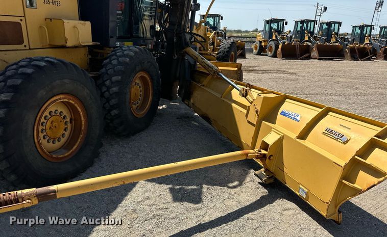 image for item OM9711 2005 John Deere 770D motor grader