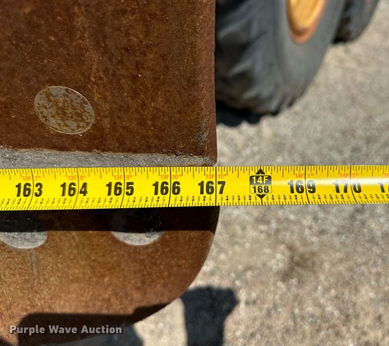 image for item OM9711 2005 John Deere 770D motor grader