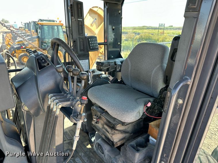 image for item OM9711 2005 John Deere 770D motor grader