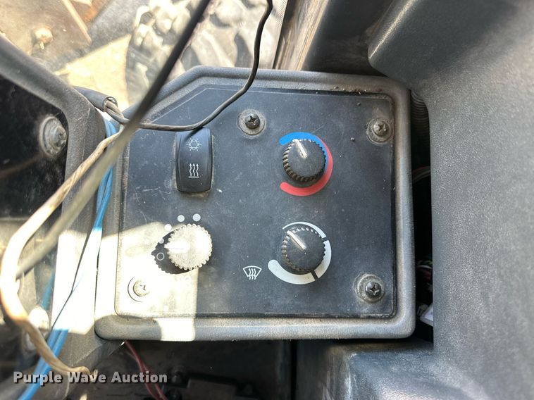 image for item OM9711 2005 John Deere 770D motor grader