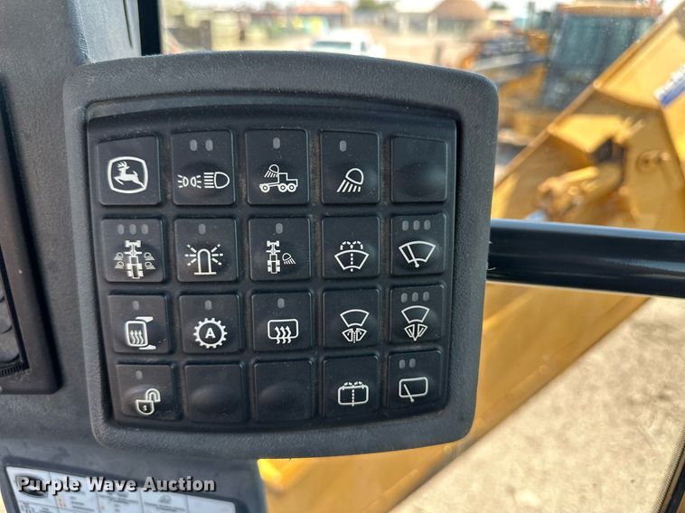 image for item OM9711 2005 John Deere 770D motor grader