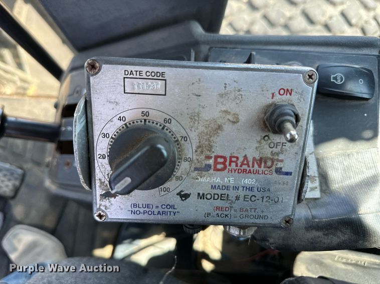 image for item OM9711 2005 John Deere 770D motor grader