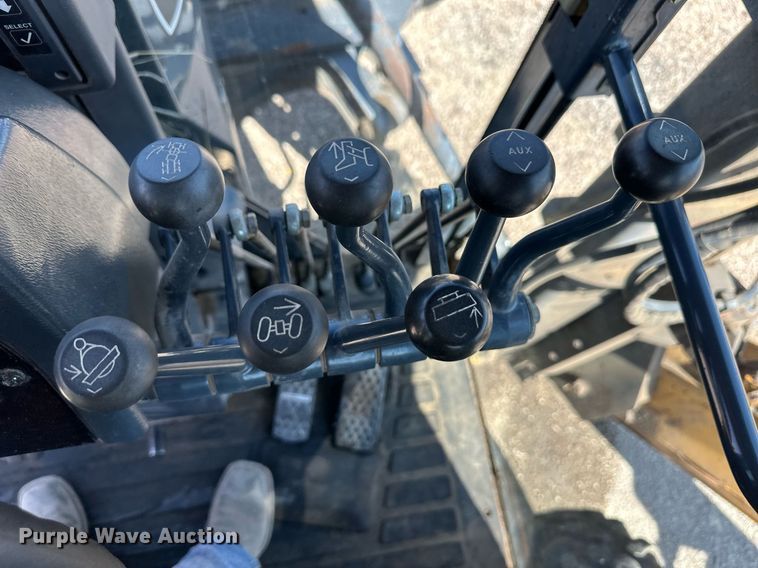 image for item OM9711 2005 John Deere 770D motor grader