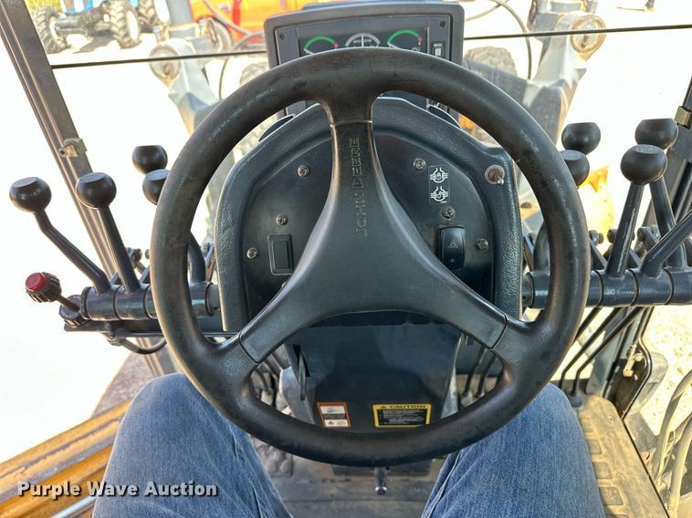 image for item OM9711 2005 John Deere 770D motor grader