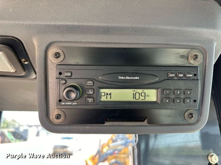 image for item OM9711 2005 John Deere 770D motor grader