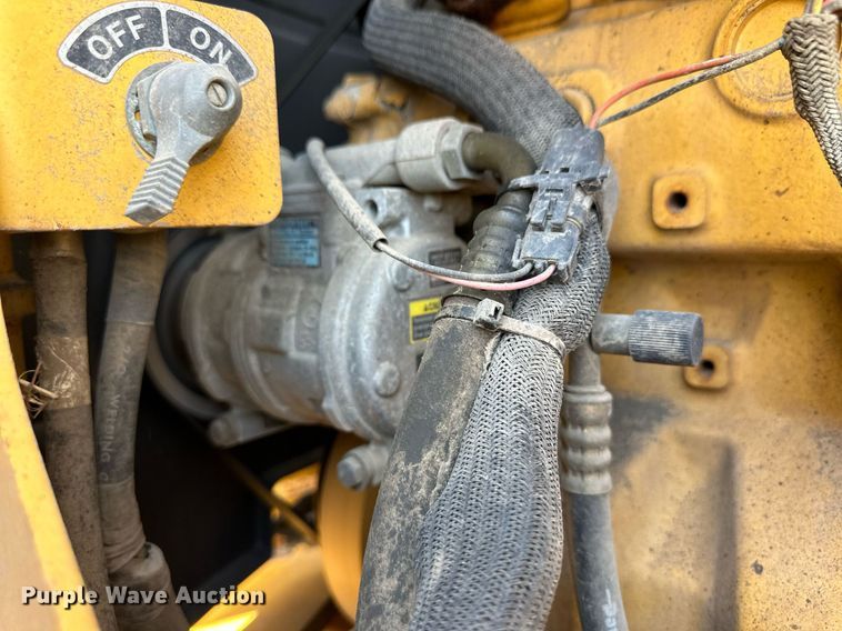 image for item OM9711 2005 John Deere 770D motor grader