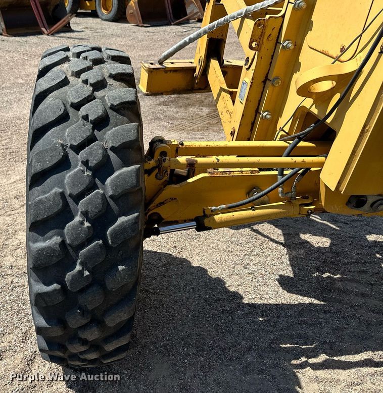 image for item OM9711 2005 John Deere 770D motor grader