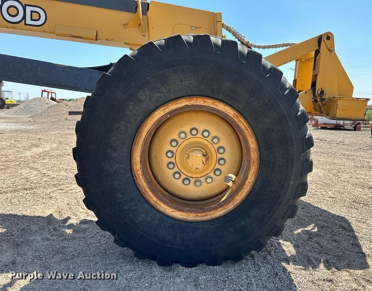 image for item OM9711 2005 John Deere 770D motor grader