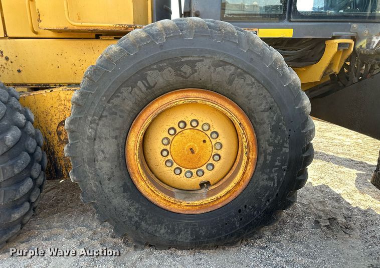 image for item OM9711 2005 John Deere 770D motor grader