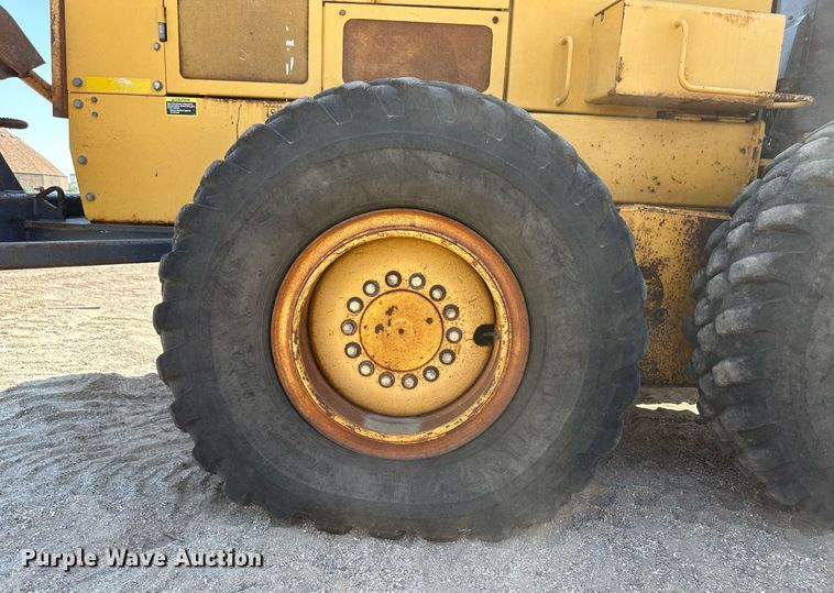 image for item OM9711 2005 John Deere 770D motor grader