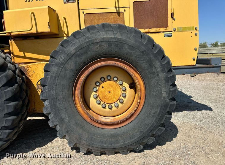 image for item OM9711 2005 John Deere 770D motor grader