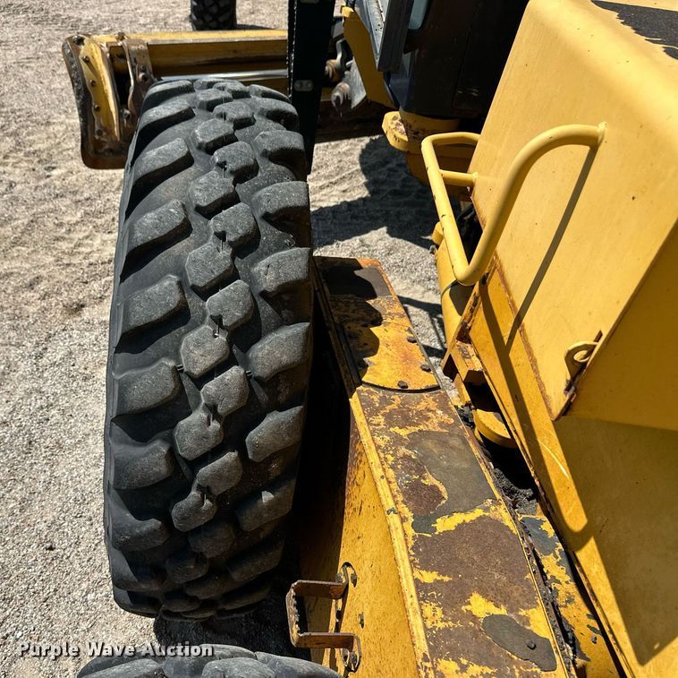 image for item OM9711 2005 John Deere 770D motor grader