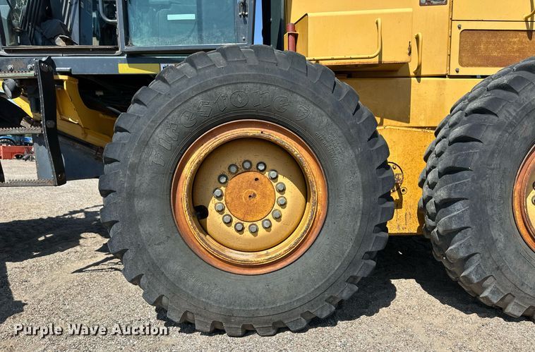 image for item OM9711 2005 John Deere 770D motor grader