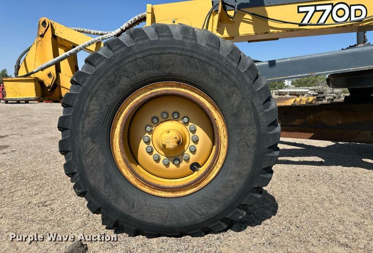 image for item OM9711 2005 John Deere 770D motor grader