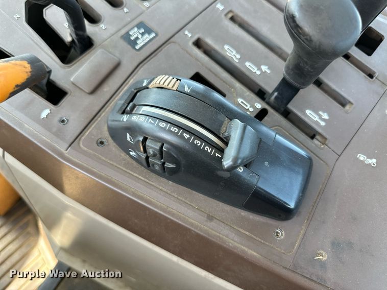 image for item OM9713 2006 John Deere 6415 tractor