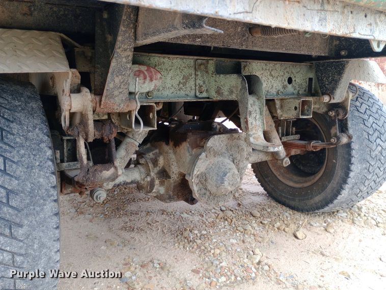 image for item DH1447 1998 Cushman  Turf-Truckster utility vehicle