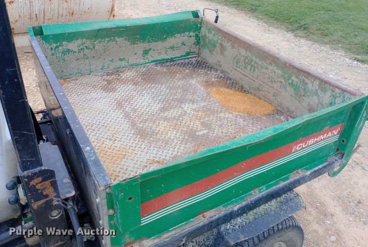 image for item DH1447 1998 Cushman  Turf-Truckster utility vehicle