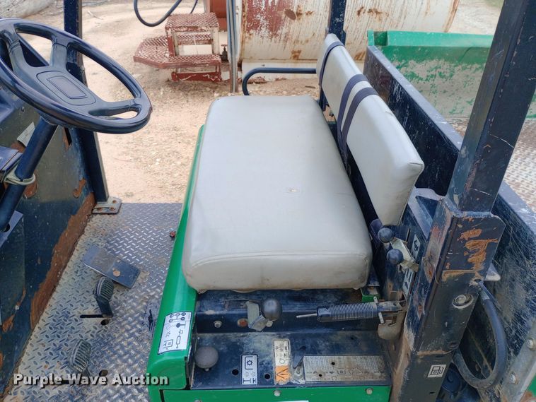 image for item DH1447 1998 Cushman  Turf-Truckster utility vehicle