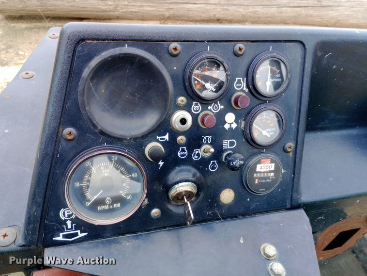 image for item DH1447 1998 Cushman  Turf-Truckster utility vehicle