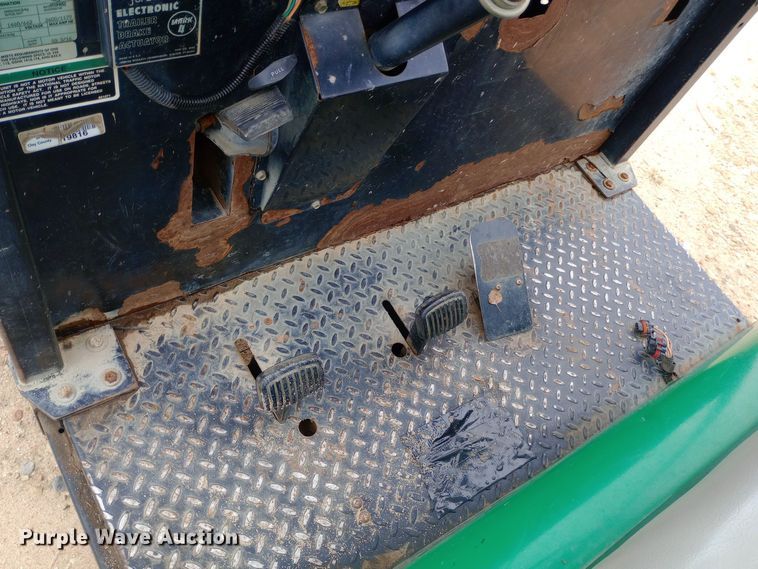 image for item DH1447 1998 Cushman  Turf-Truckster utility vehicle