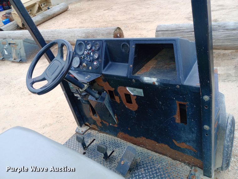 image for item DH1447 1998 Cushman  Turf-Truckster utility vehicle