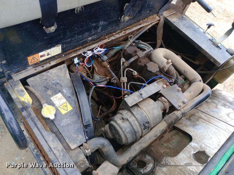 image for item DH1447 1998 Cushman  Turf-Truckster utility vehicle