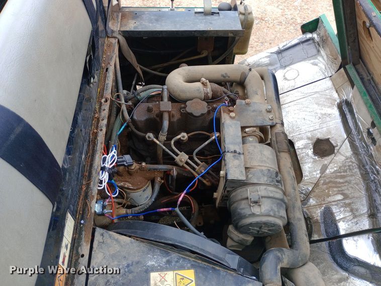 image for item DH1447 1998 Cushman  Turf-Truckster utility vehicle