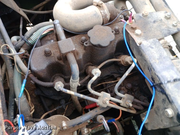 image for item DH1447 1998 Cushman  Turf-Truckster utility vehicle