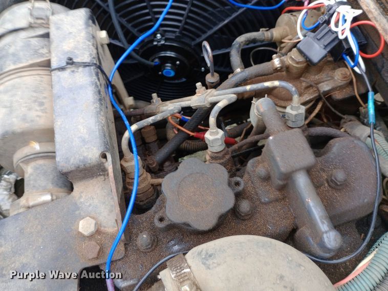 image for item DH1447 1998 Cushman  Turf-Truckster utility vehicle